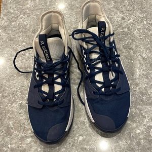 Men's basketball shoes, size 10 Nike, blue, and white p. George